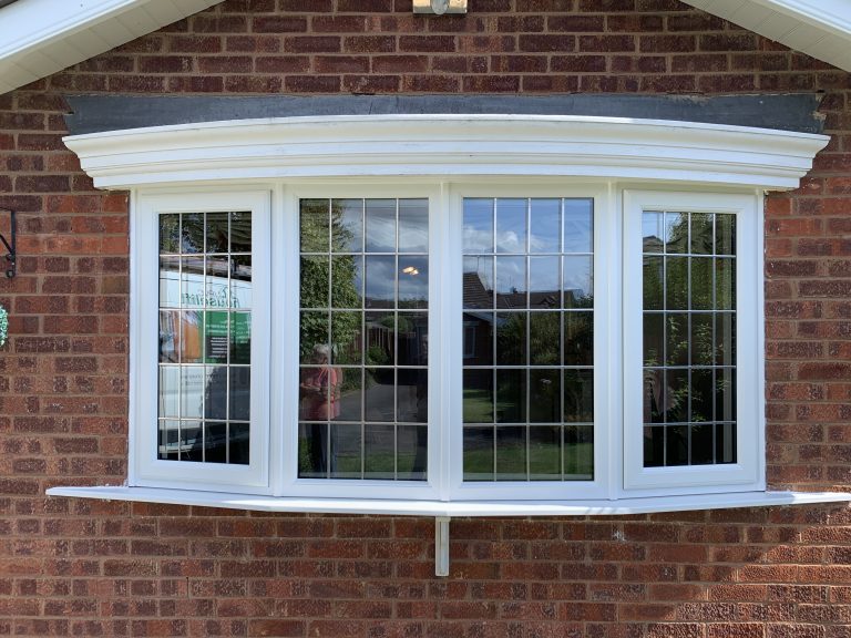 Bay window with square lead